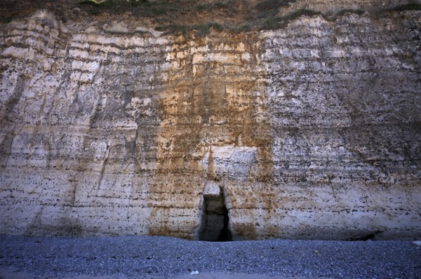 Close-up, Passage in the rock, Pebble beach, Étretat, Sea, Cliff, Cliffs, Chalk cliffs, Alabaster coast, La Côte d'Albâtre, Normandy, Seine-Maritime, France