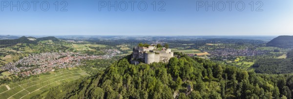 Luftbild, Panorama von der hochmittelalterlichen Burgruine, Höhenburg Hohenneuffen am Albtrauf, Neuffen, Landkreis Esslingen, Schwäbische Alb, Baden-Württemberg, Deutschland