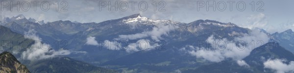 Mountain panorama from Zeigersattel to Hoher Ifen, 2230m, Kleinwalsertal, Vorarlberg, Allgäu Alps, Austria