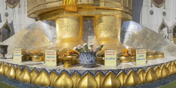 Feet of a 32 metre high standing Buddha decorated with glass mosaics and 24 carat gold, Luang Pho To or Phrasiariyametri, Wat Intharawihan, Bangkok, Thailand
