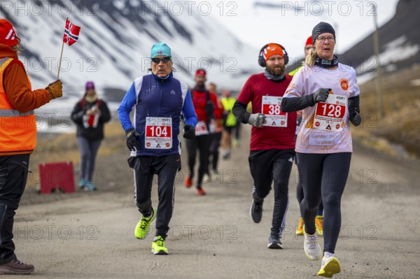 Marathon, group of runners, Longyearbyen, Spitsbergen, Svalbard
