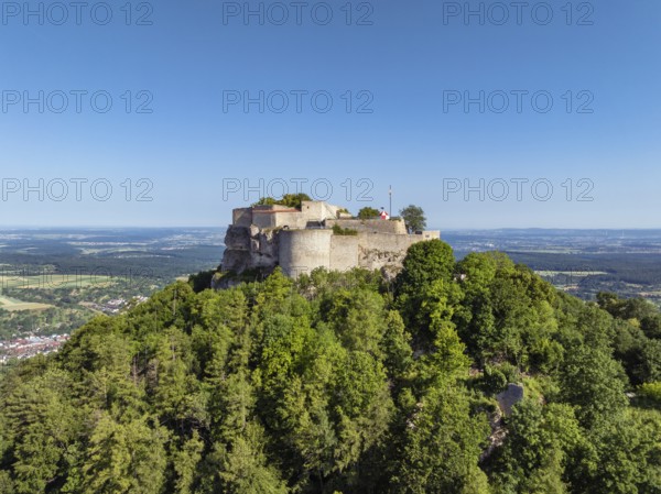 Luftbild von der hochmittelalterlichen Burgruine, Höhenburg Hohenneuffen am Albtrauf, Neuffen, Landkreis Esslingen, Schwäbische Alb, Baden-Württemberg, Deutschland