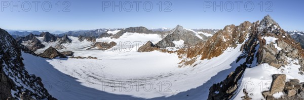 Mountain panorama with Wilder Freiger peak, picturesque high mountain landscape with rocky ridge and snow, view of Übeltalferner glacier and rocky mountain peaks Königshofspitz and Sonklarspitze, Wilder Pfaff, Stubai Alps, South Tyrol, Italy