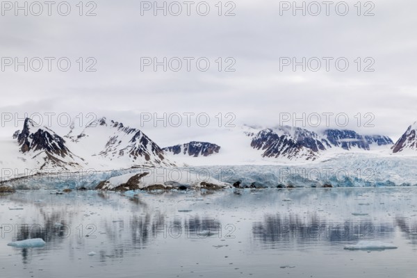 Glacier tongue, mountain range, sea, Smeerenburgbreen, Spitsbergen, Svalbard