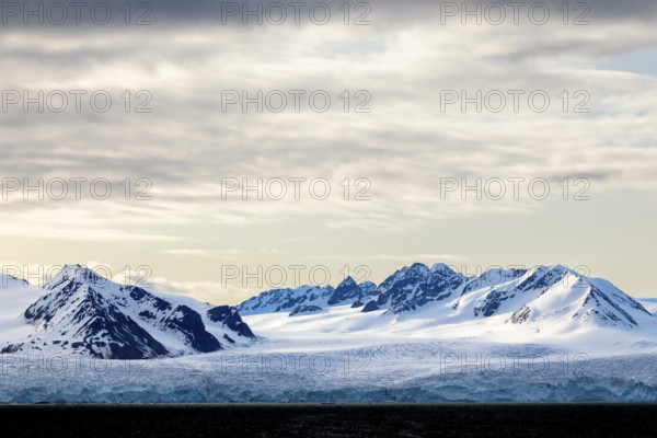 Glacier tongue, ice, mountain range, sea, Lillienhöökbreen, Spitsbergen, Svalbard