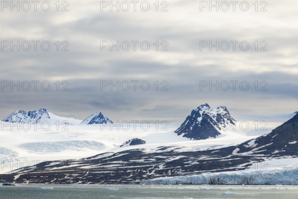 Glacier tongue, ice, mountain range, snow, sea, Lillienhöökbreen, Spitsbergen, Svalbard