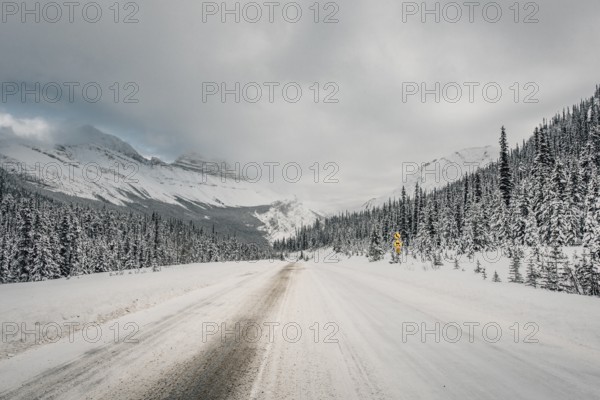Winter road trip on the Icefields Parkway with lots of snow and ice, Banff National Park, Jasper National Park, Alberta, Canada