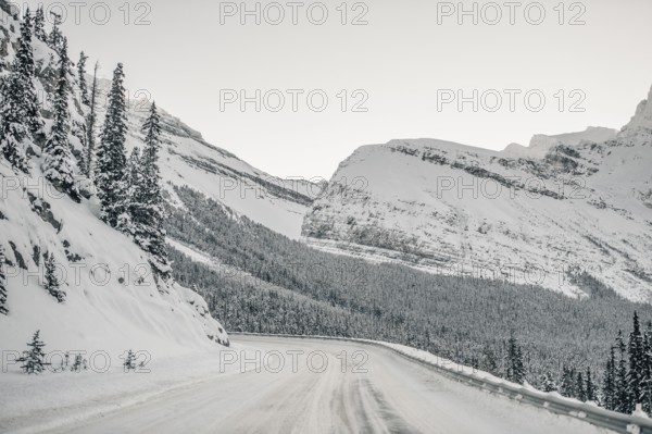 Winter road trip on the Icefields Parkway with lots of snow and ice, Banff National Park, Jasper National Park, Alberta, Canada