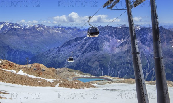 Cable car to Tiefenbachkogl on the Ötztal glacier road, Sölden, Ötztal, Ötztal Alps, Tyrol, Austria