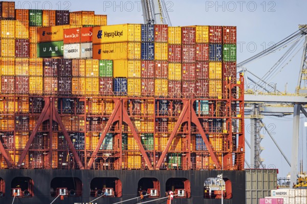 Container ship TIHAMA from Hapag Lloyd. With a length of 400 metres, the ULCV is one of the largest container ships in the world. APM Container Terminal in the Maasvlakte 2 deep-sea harbour, Rotterdam, Zuid-Holland, Netherlands