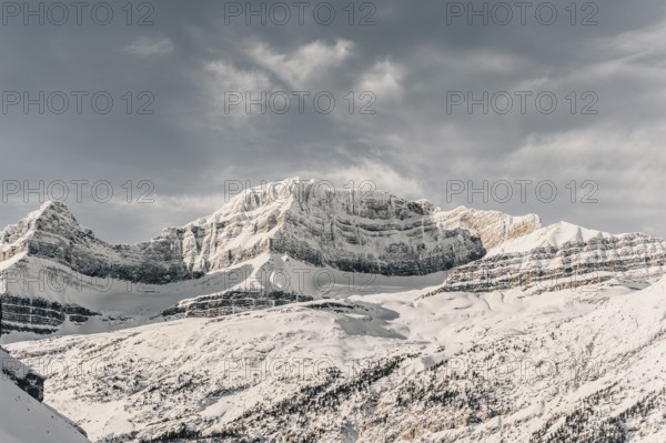 Winter road trip on the Icefields Parkway with lots of snow and ice, Banff National Park, Jasper National Park, Alberta, Canada