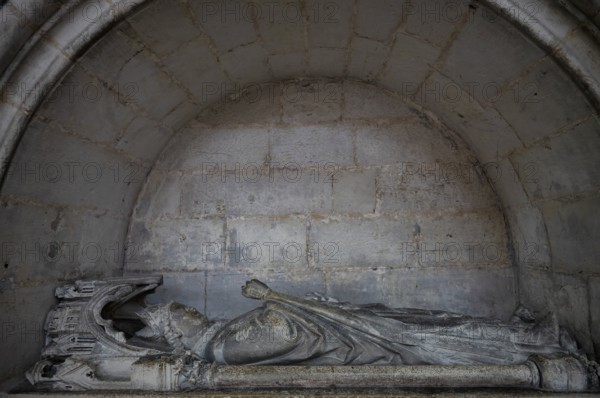 Interior view, tomb, Cathédrale Notre-Dame d'Amiens, Amiens, Somme, France