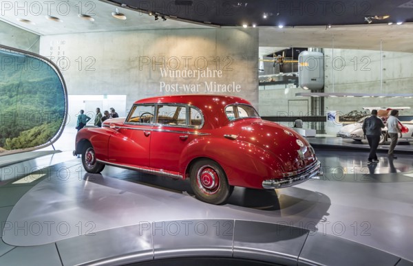 Mercedes-Benz 300 from 1952: The Mercedes-Benz Museum in Stuttgart presents a journey through the automotive history of the global corporation. The history of the Mercedes star begins with the first automobile in 1886. 160 vehicles are on display. Stuttgart, Baden-Württemberg, Germany