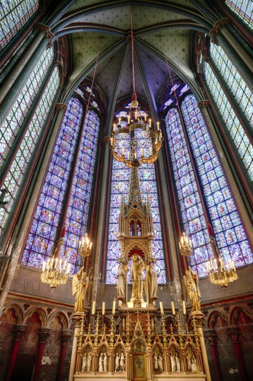 Interior view, altar, Chapel of the Blessed Sacrament, Chapelle du Saint-Sacrement, Saint-Augustin de Cantorbéry, radial chapel, ambulatory, Cathédrale Notre-Dame d'Amiens, Amiens, Somme, France