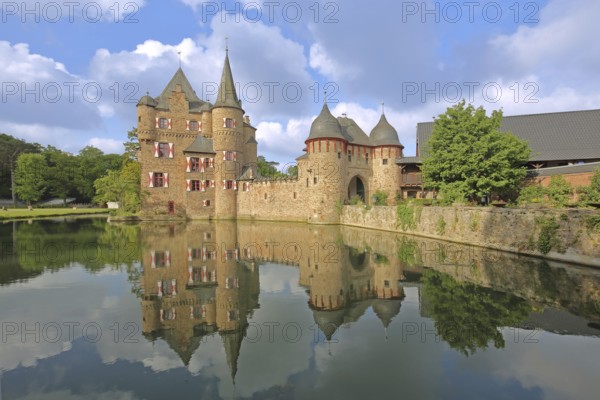 Satzvey Castle built 12th century, pond, reflection, idyll, moated castle, Satzvey, Mechernich, Vordereifel, Eifel, North Rhine-Westphalia, Germany