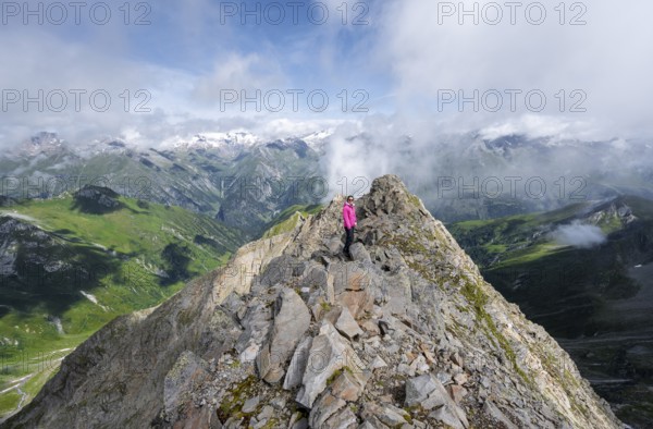 Mountaineer on the summit of the Lasörling, view of the mountain panorama of the Venediger Group, Lasörling Group, Hohe Tauern National Park, East Tyrol, Tyrol, Austria