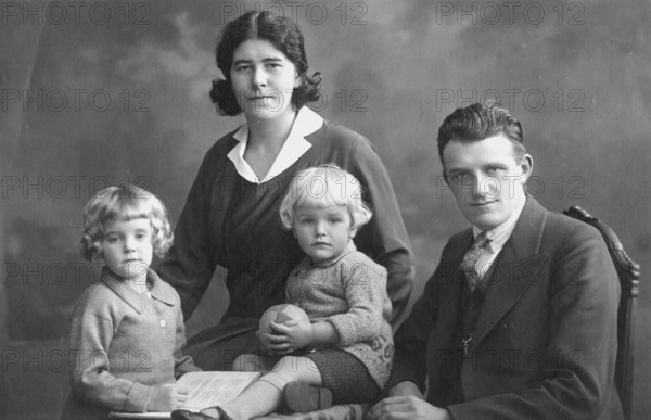 Family photo, 1920s, Family portrait with parents and two children in formal dress, Historical photo