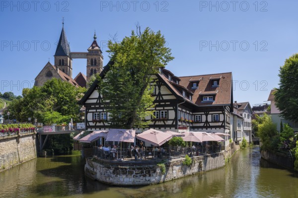 View from the Agnesbrücke bridge onto the Roßneckarkanal canal, historic half-timbered houses with outdoor catering, behind them the twin towers of the parish church of St. Dionys, Esslingen am Neckar, district of Esslingen, Baden-Württemberg, Germany