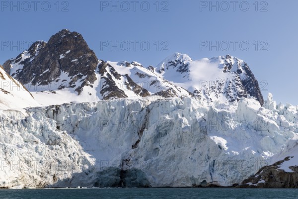 Glacier tongue, ice, edge, mountain peak, sea, Fugelfjorden, Spitsbergen, Svalbard