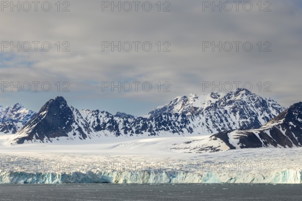 Glacier tongue, ice, mountain range, sea, Lillienhöökbreen, Spitsbergen, Svalbard