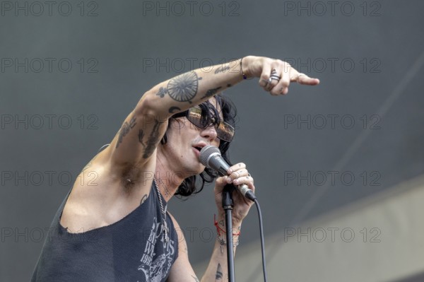Remington Leith, singer, frontman, Palace Royale, rock band, USA, live open air at the Citadel Music Festival, 21 June 2025, Spandau Citadel, Berlin, Germany < english> Remington Leith, singer, frontman, Palace Royale, rock band, USA, live open air at the Citadel Music Festival, June 21, 2025, Spandau Citadel, Berlin, Germany