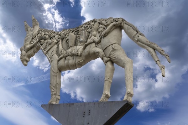 Monument: The trial of the donkey's shadow, created by the artist Peter Lenk, market square, Biberach an der Riß, Baden-Württemberg, Germany