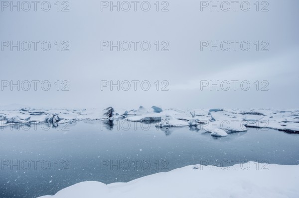 Jökulsarlon, icebergs, ice, glacial lake, Vatnajökull Glacier, winter, cloudy, snow, sunset, Iceland* Jökulsarlon, Growler, Ice, Glacierlagoon, Vatnajökull Glacier, Snow, cloudy, Iceland