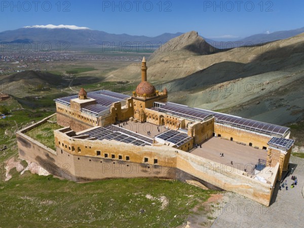 Large fortress in a mountainous landscape with a dome and expansive views, aerial view, Ishak Pasha Palace, Ishak Pasha Palace, Ishak Pasa Sarayi, Ottomans, Dogubayazit, Dogubayazit, Dogubeyazit, Agri Province, Agri, Eastern Anatolia, Anatolia, Turkey