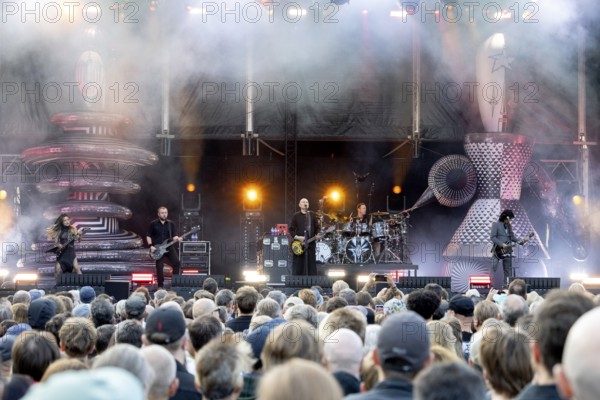 The Smashing Pumpkins, rock band, USA, The Aghori Tour 2025, open air at the Citadel Music Festival, 06.08.2025, Zitadelle Spandau, Berlin, Germany < english> THE SMASHING PUMPKINS, rock band, alternative, USA, The Aghori Tour 2025, open air at the Citadel Music Festival, August 6, 2025, Spandau Citadel, Berlin, Germany
