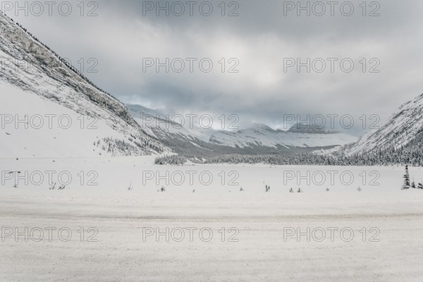 Winter road trip on the Icefields Parkway with lots of snow and ice, Banff National Park, Jasper National Park, Alberta, Canada