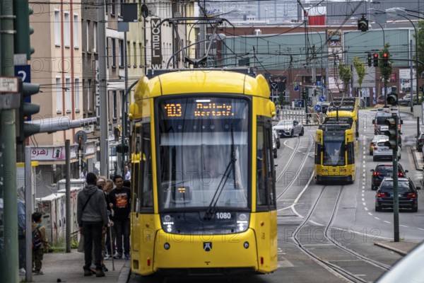 Ruhrbahn tram, on Altendorfer Straße, intersection Helenenstraße, in Essen, rush hour, traffic, Essen, North Rhine-Westphalia, Germany