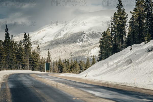 Winter road trip on the Icefields Parkway with lots of snow and ice, Banff National Park, Jasper National Park, Alberta, Canada