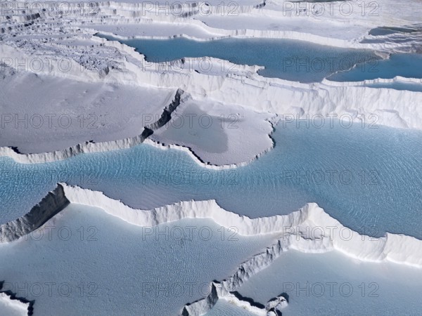 Detailed view of the limestone sinter terraces with turquoise-coloured water in Pamukkale, aerial view, sinter terraces, limestone sinter terraces, travertine terraces, Pamukkale, Denizli, UNESCO World Heritage Site, Anatolia, Turkey