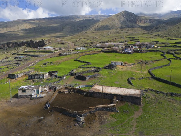 Small village surrounded by green meadows and mountains, clear sky with clouds in the background, village at the foot of the great Ararat, Büyük Agri Dagi, Cevirme, Çevirme, Dogubayazit, Dogubayazit, Dogubeyazit, Agri province, Agri, Eastern Anatolia, Anatolia, Turkey