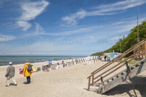 Natural sandy beach, tourists, staircase, Baltic resort Rerik, Baltic Sea, Rostock district, Mecklenburg-Western Pomerania, Germany
