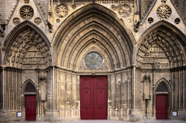 Main portal, side portal, west façade, Cathédrale Notre-Dame de Bayeux, Bayeux, Normandy, Calvados, France
