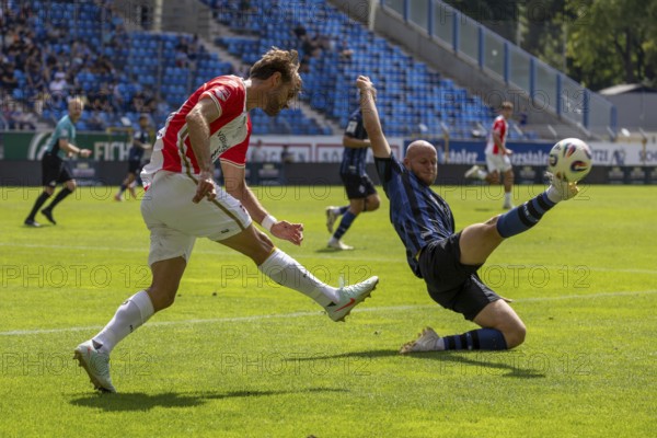 Waldhof Mannheim v FC Emmen, Netherlands (last test match in front of the start of the new season) ***Marcel Seegert (5, Mannheim) throws himself into the ball