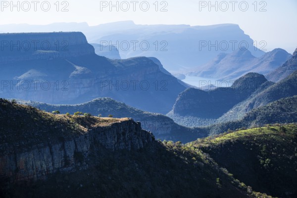 View of the Blyde River gorge, Lowveld Viewpoint, in the evening light, canyon landscape, Blyde River Canyon, Panorama Route, Mpumalanga, South Africa