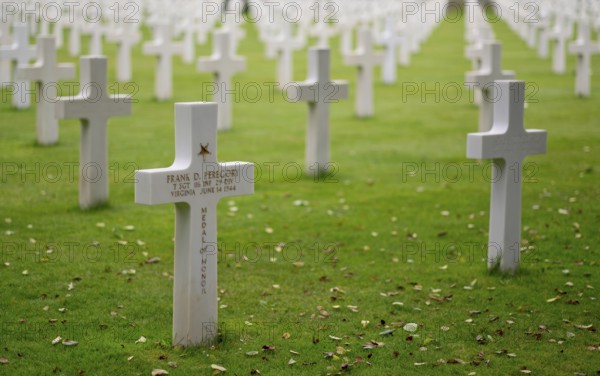 Medal of Honour marking, grave of Frank D. Peregory, gravestones, war graves, soldiers' graves, military cemetery, Normandy American Cemetery and Memorial, Omaha Beach, D-Day, Operation Overlord, Saint-Laurent-sur-Mer near Colleville-sur-Mer, Normandy, Calvados, France