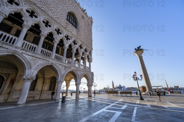 Doge's Palace at the Piazetta San Marco and Colonna di San Marco, in the morning light, Church of San Giorgio Maggiore in the background, St Mark's Square, Venice, Veneto, Italy