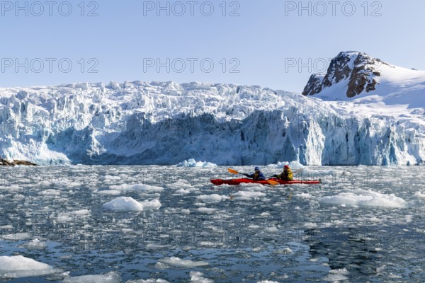 Canoe in front of glacier and mountain range with snow, sea, Fugelfjorden, Spitsbergen, Svalbard