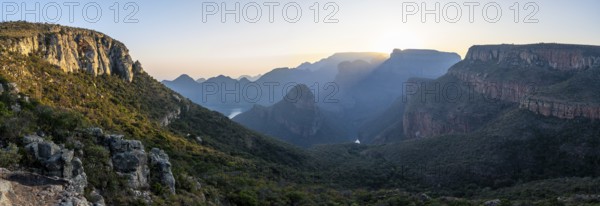Panorama, Blyde River Canyon with Three Rondawels peak, view of canyon with Blyde River and table mountains in the evening light, canyon landscape, Panorama Route, Mpumalanga, South Africa