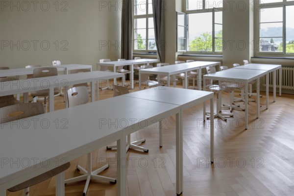 Symbolic photo of an empty classroom