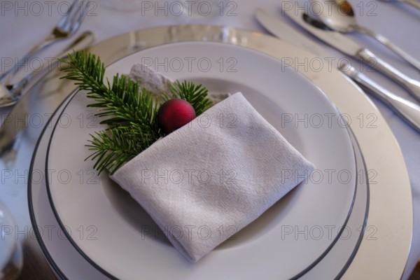 Festive table setting, Christmas table, Christmas decorations, Christmas tree baubles, Christmas, Christmas decoration, Upper Bavaria, Bavaria, Germany