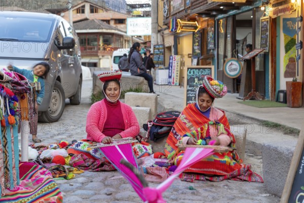 Traditional Peruvian weaving mill, Ollantaytambo, Sacred Valley, Peru