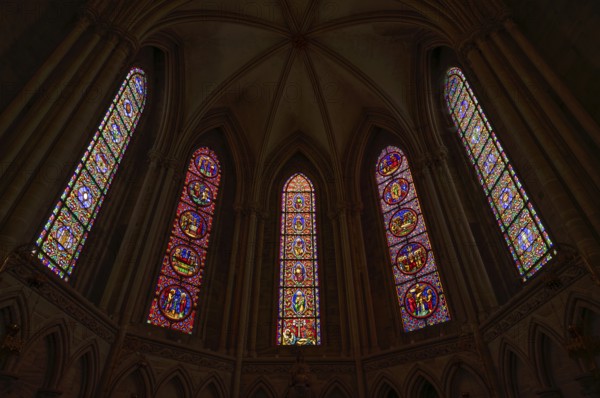 Interior view, stained glass window, coloured stained glass window, ambulatory, Cathédrale Notre-Dame de Bayeux, Bayeux, Calvados, France