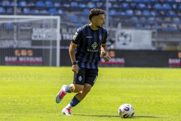 Football 3rd division, 2025/26 season, matchday 1: Waldhof Mannheim v SC Verl***On the ball: Arianit Ferati (10, Mannheim)