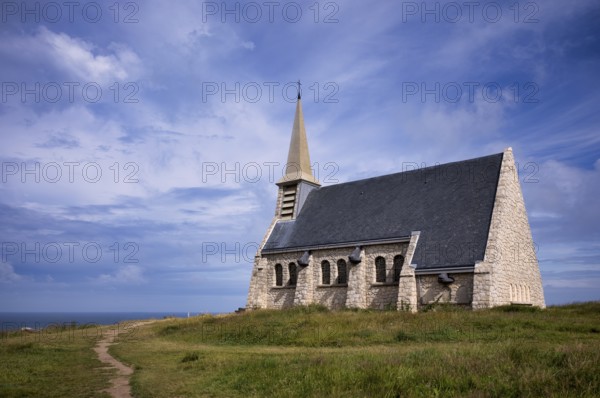 Church Chapelle Notre Dame de la Garde, Étretat, cliff, cliff, chalk cliffs, alabaster coast, La Côte d'Albâtre, Normandy, Seine-Maritime, France