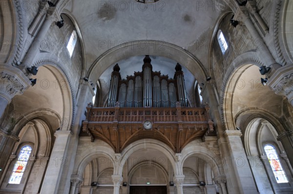 Interior view, main organ, Église Saint-Pierre et Saint-Paul church, Épernay, Champagne, Marne, France
