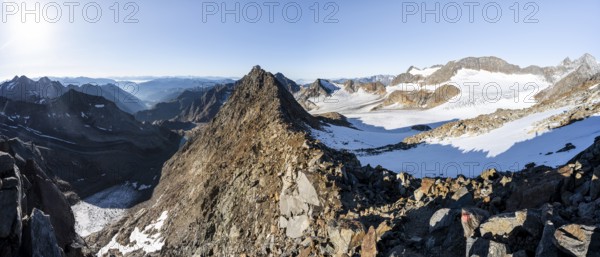 Rocky ridge, ascent to the Wilder Freiger, summit of the Becher with Becherhaus at the back, picturesque high mountain landscape, view of the Übeltalferner glacier and rocky mountain peaks, Stubai Alps, South Tyrol, Italy